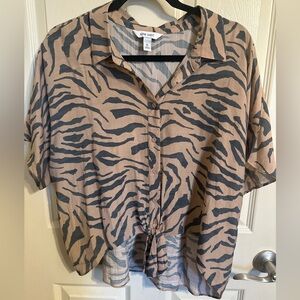 Women’s Nine West Short Sleeve Blouse - Size XL - neutral zebra print
